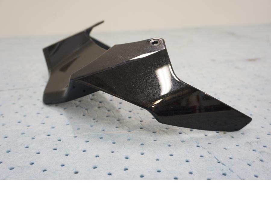 Höger sida på Strålkastarkåpa från en Kawasaki Z 900 -2019 motorcykel.