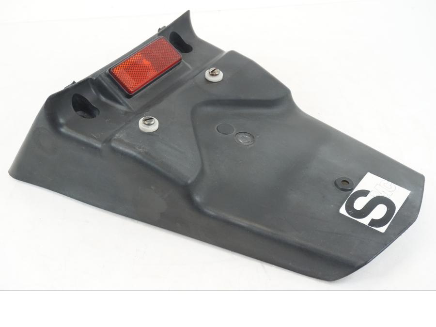 Framsidan på Skylthållare från en Honda ST 1300 -2002 motorcykel.