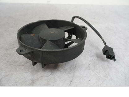 Höger sida på Vattenkylfläkt från en Buell 1125 R -2008 motorcykel.