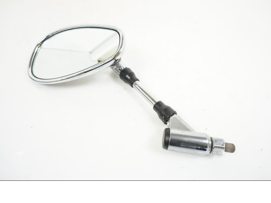 Framsidan på Backspegel från en Yamaha XJR 1300 -2007 motorcykel.