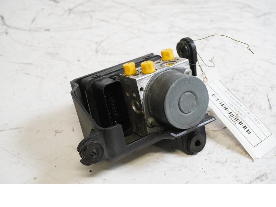 Framsidan på ABS Modulator från en KTM 690 SMCR -2014 motorcykel.