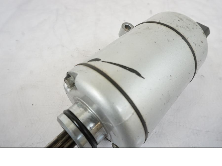 Snett uppifrån på Startmotor från en Honda VFR 1200 -2010 motorcykel.