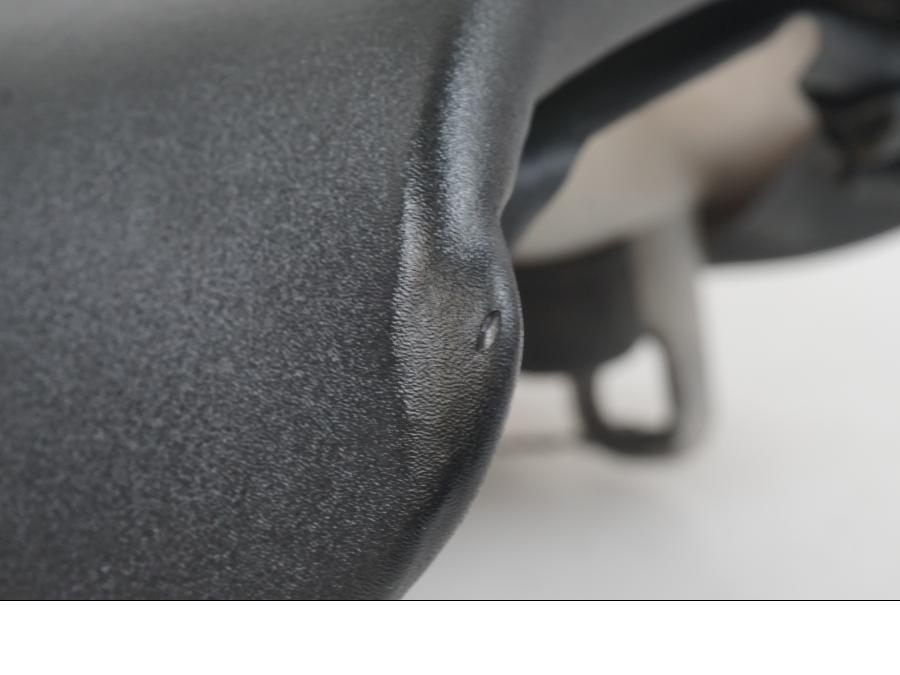 Snett nerifrån på Sadel från en Suzuki GSX-R 1000 -2007 motorcykel.