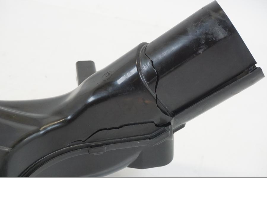 Extrabild2 på Luftintag från en Suzuki GSX 1300 R -2017 motorcykel.