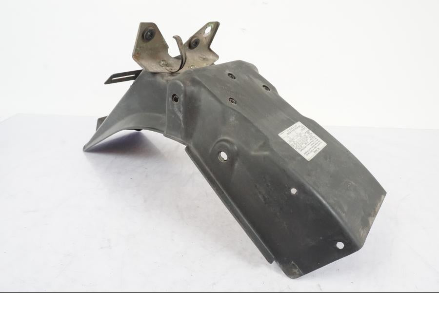 Snett nerifrån på Bakskärm från en Suzuki GSX 550 EF -1985 motorcykel.