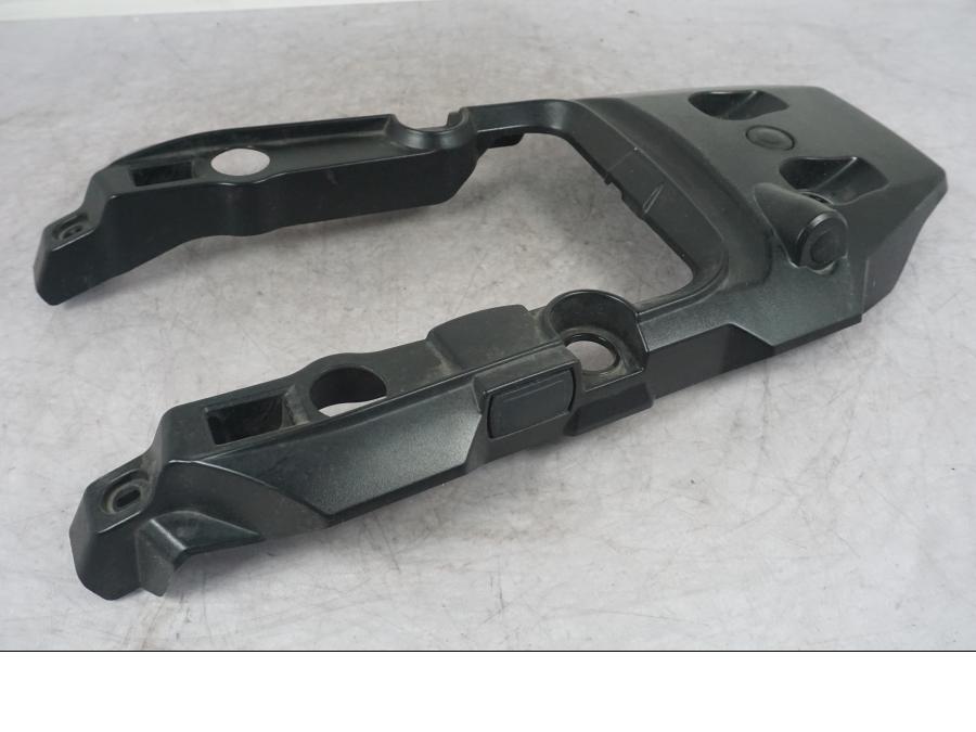 Vänster sida på Bakvinge från en Triumph Tiger Explorer -2012 motorcykel.