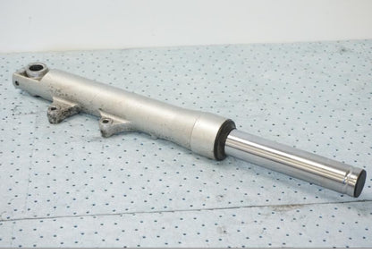 Framsidan på Gaffelben från en Honda SH 300 A -2011 scooter.