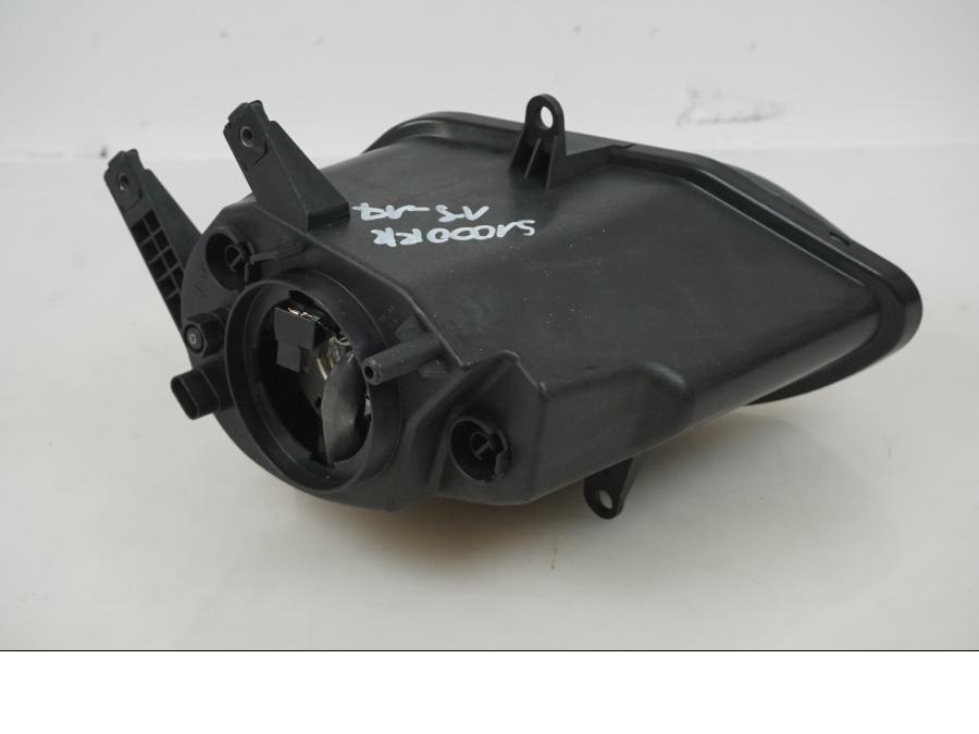 Baksidan på Strålkastare från en BMW S 1000 RR -2016 motorcykel.