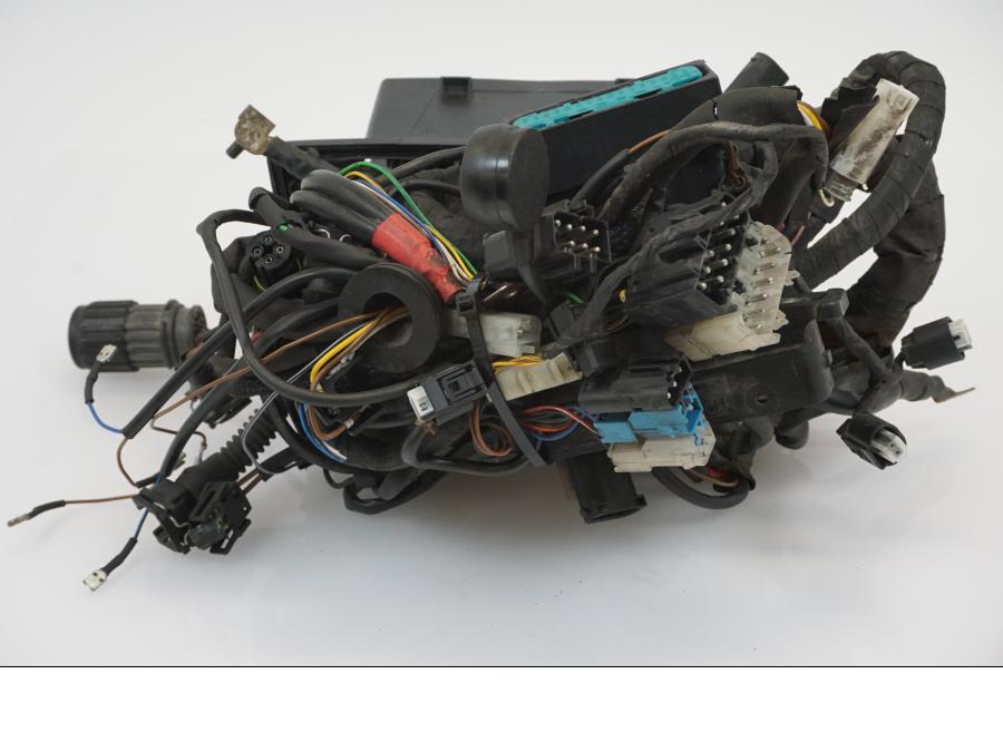 Vänster sida på Kabelstam från en BMW R 1150 R -2002 motorcykel.