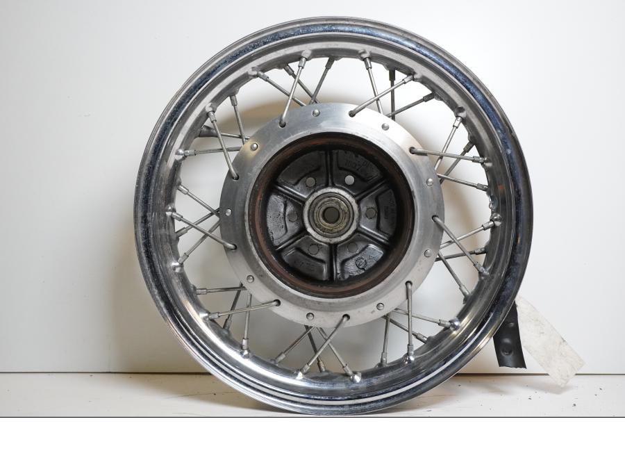 Extrabild1 på Fälg från en Suzuki LS 650 -1996 motorcykel.