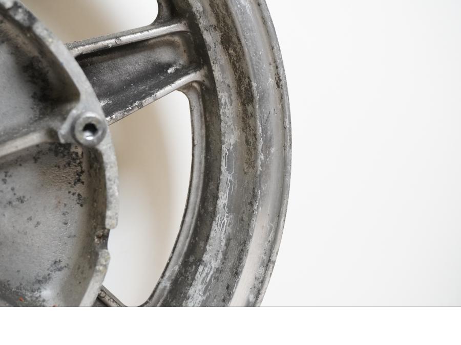 Vänster sida på Fälg från en Honda GL 1500 -1998 motorcykel.