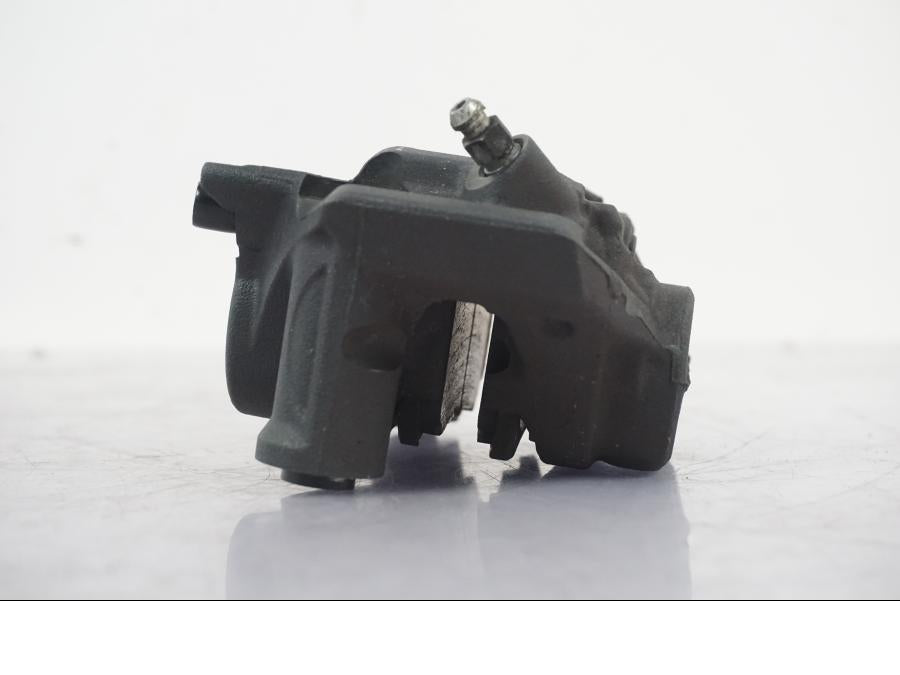 Snett uppifrån på Bromsok från en Yamaha MT-09 -2016 motorcykel.