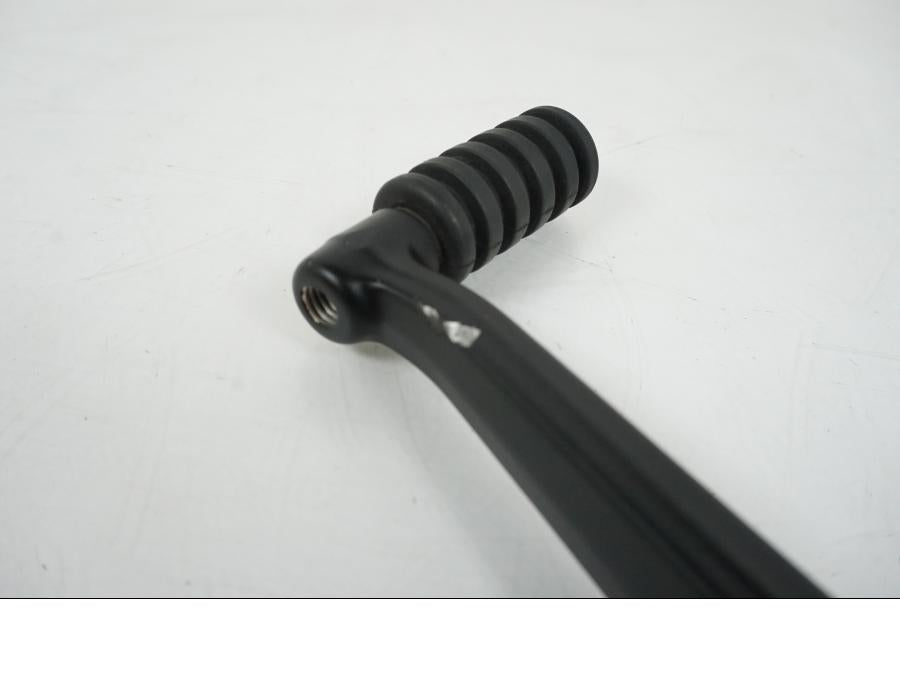 Vänster sida på Bromspedal från en Indian FTR 1200 -2019 motorcykel.