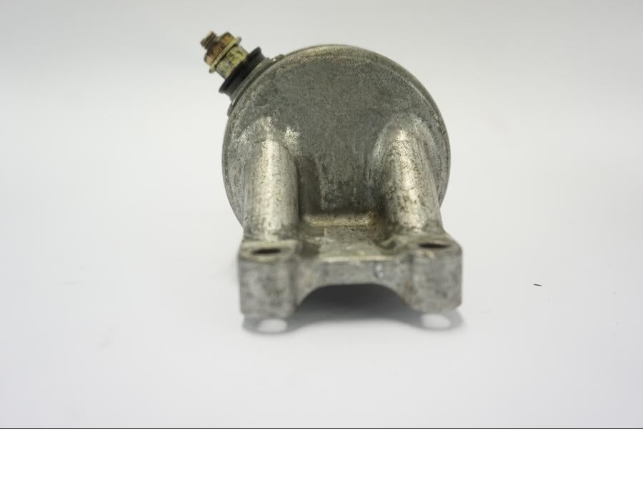 Vänster sida på Startmotor från en Suzuki GSX-R 750 -1992 motorcykel.