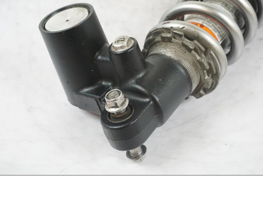 Snett uppifrån på Stötdämpare från en Kawasaki ZZ-R 1400 -2009 motorcykel.