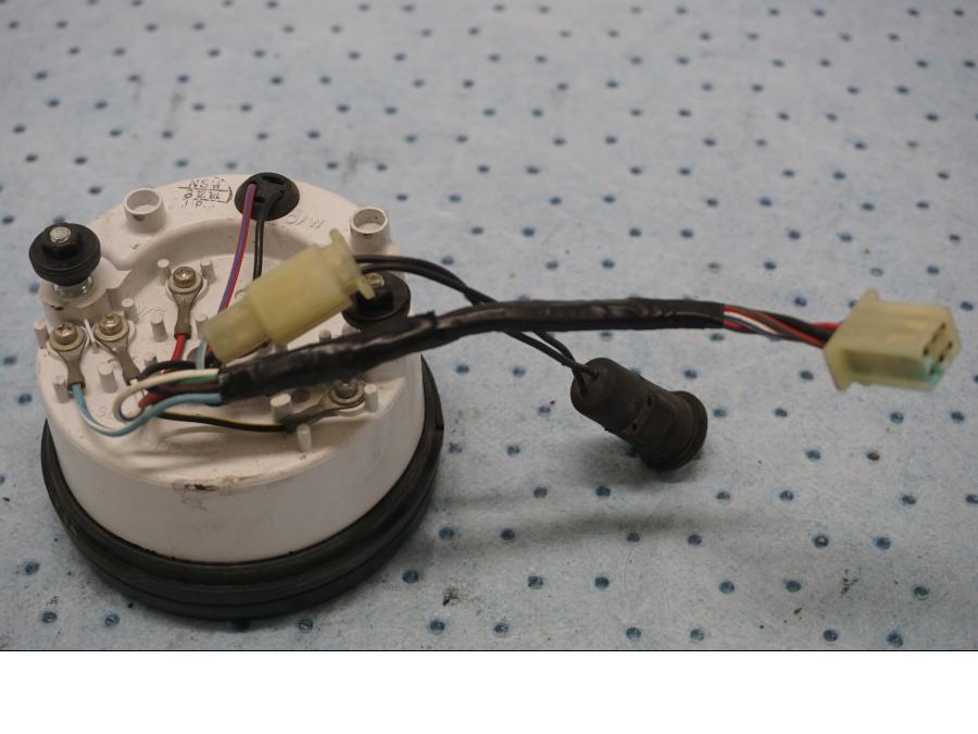 Baksidan på Hastighetsmätare från en Triumph Tiger -2001 motorcykel.