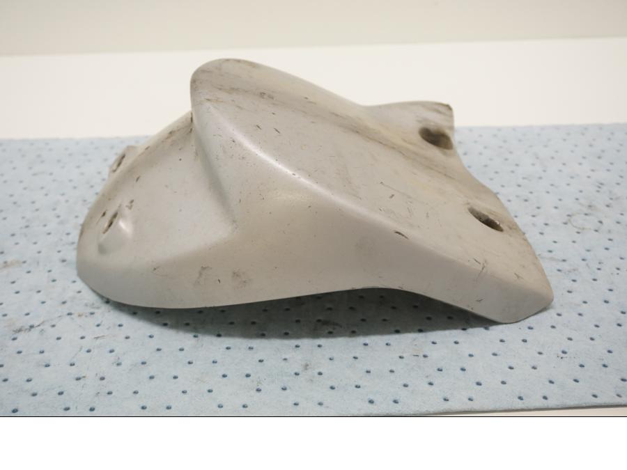 Baksidan på Magkåpa från en BMW F 650 ST -1999 motorcykel.