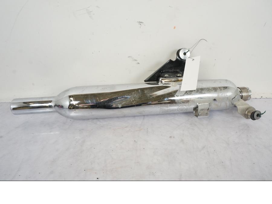 Baksidan på Ljuddämpare från en Triumph Bonneville T120 -2021 motorcykel.