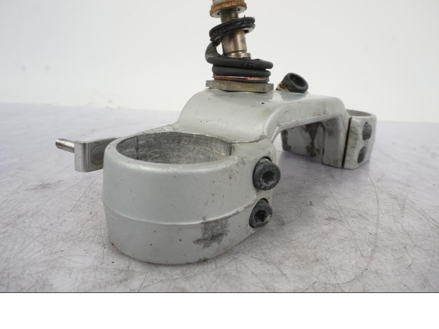 Höger sida på Gaffelkrona från en BMW R 1150 GS -2002 motorcykel.