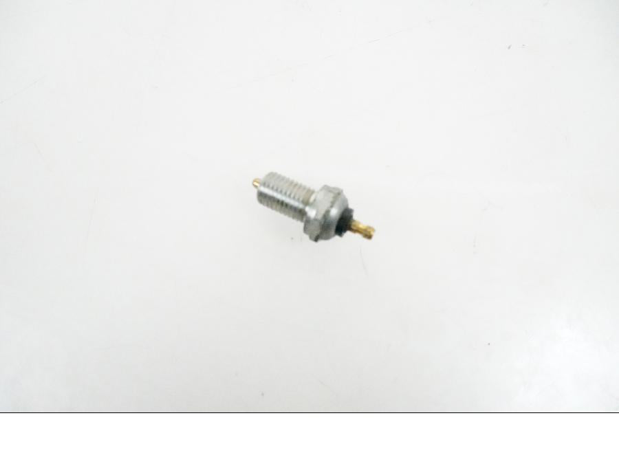 Framsidan på Neutralgivare från en Honda VFR 800 -2005 motorcykel.