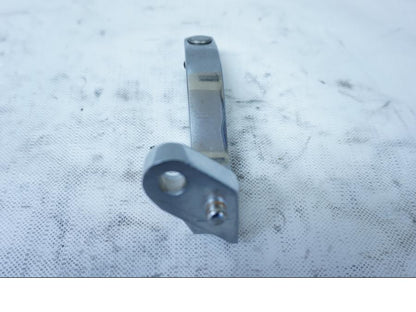 Vänster sida på Fotpinnefäste från en H-D Street Glide FLHX -2009 motorcykel.