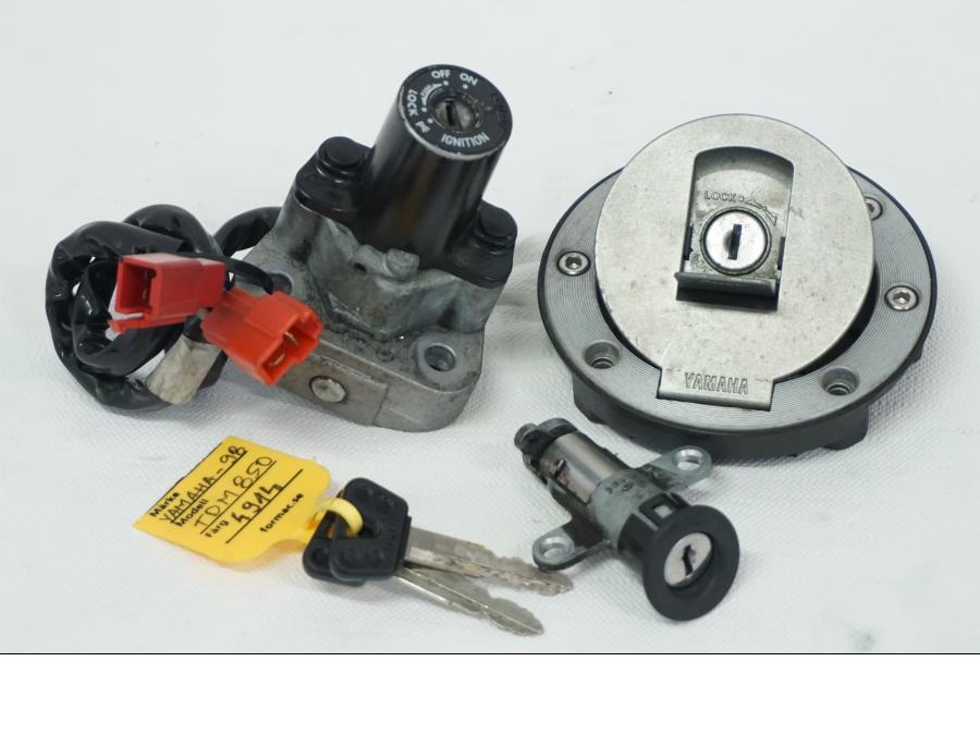 Framsidan på Låssats från en Yamaha TDM 850 -1998 motorcykel.