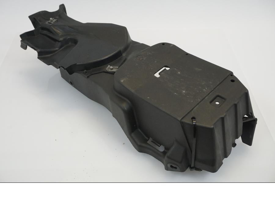 Extrabild2 på Innerskärm från en Triumph Street Triple R -2011 motorcykel.