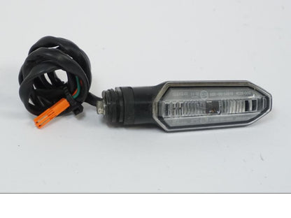 Höger sida på Blinkers från en Honda CB 650 R -2019 motorcykel.