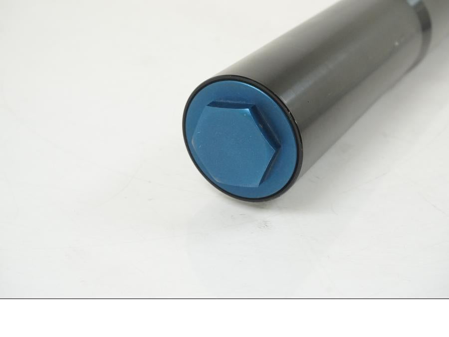 Snett nerifrån på Gaffelben från en Aprilia RS 125 -2008 motorcykel.