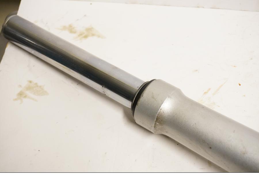 Höger sida på Gaffelben från en BMW K 1200 RS -1998 motorcykel.