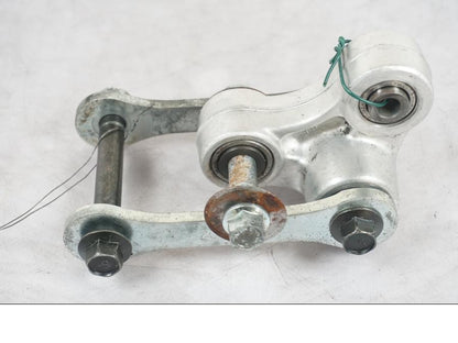 Vänster sida på Stötdämparlänkage från en Suzuki SV 650 -1999 motorcykel.