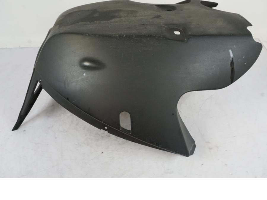 Snett nerifrån på Magkåpa från en BMW K 1200 RS -1999 motorcykel.