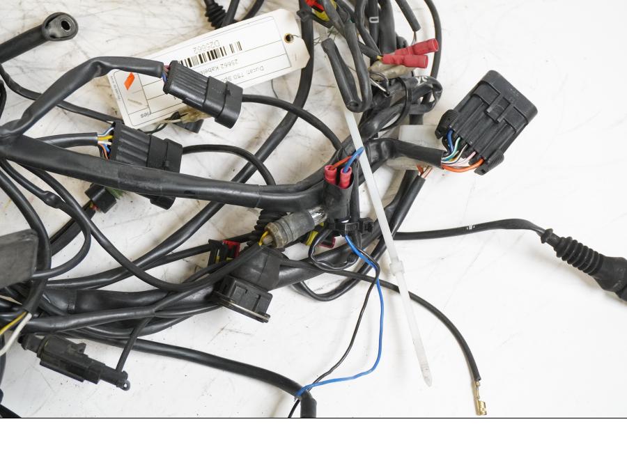 Höger sida på Kabelstam från en Ducati 75 Sport -2001 motorcykel.