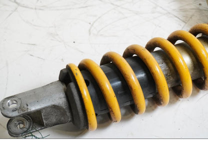 Snett nerifrån på Stötdämpare från en Kawasaki ZX-9R -1999 motorcykel.