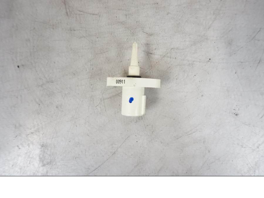 Baksidan på Luftburksensor från en KTM 1290 Super Duke R -2021 motorcykel.