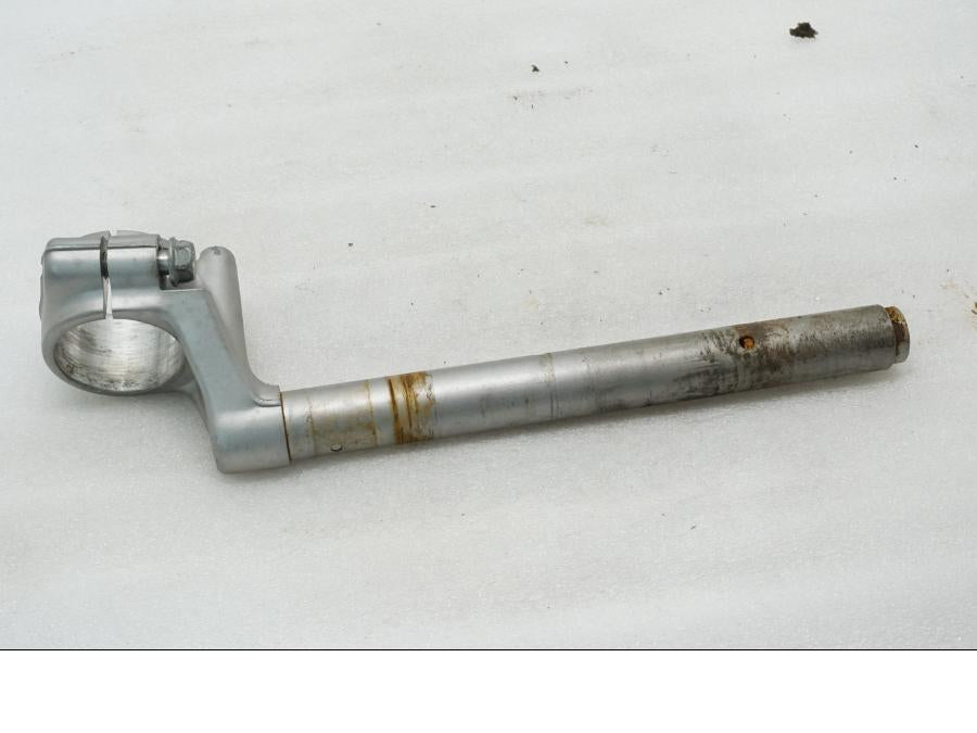 Baksidan på Styre från en Honda VFR 750 -1990 motorcykel.