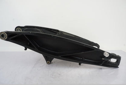 Baksidan på Sving från en KTM 790 Duke -2019 motorcykel.