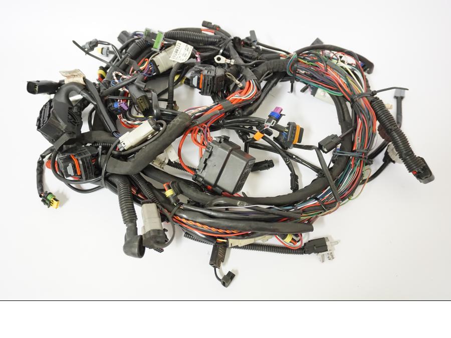 Baksidan på Kabelstam från en H-D Street Glide FLHX -2016 motorcykel.