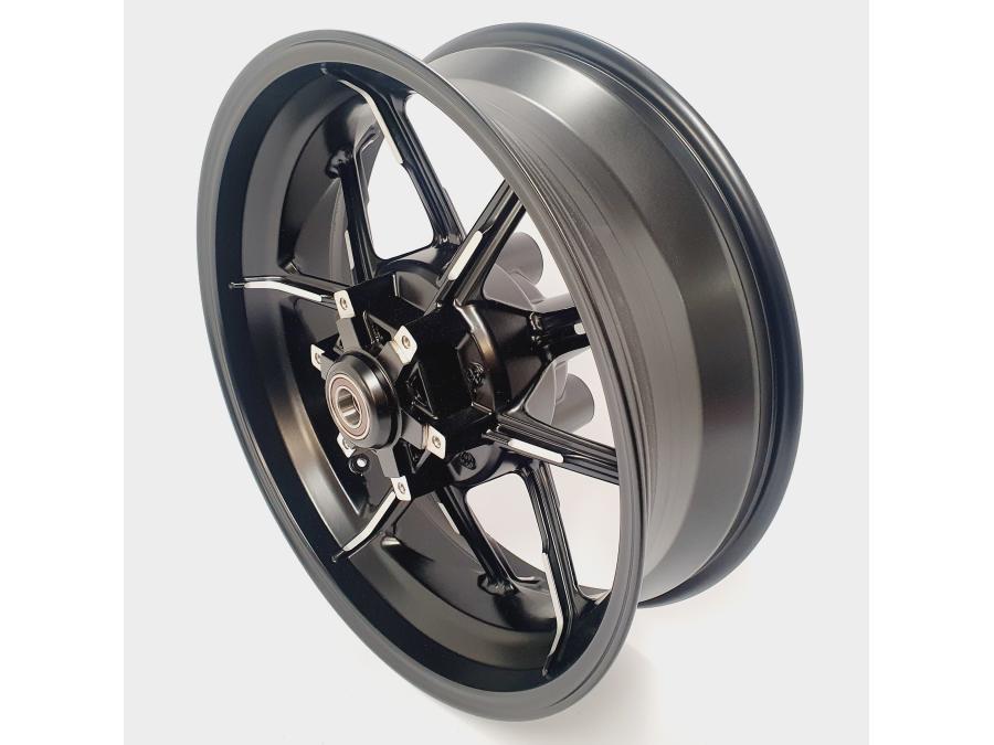 Höger sida på Fälg från en Ducati Scrambler Icon -2021 motorcykel.