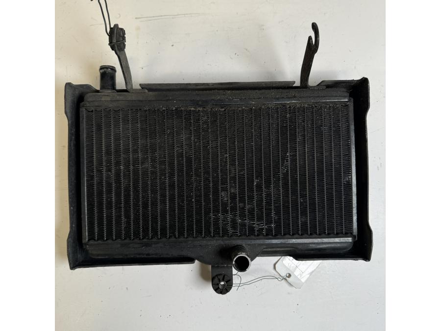 Baksidan på Vattenkyl från en Honda NSR 125 -2000 motorcykel.