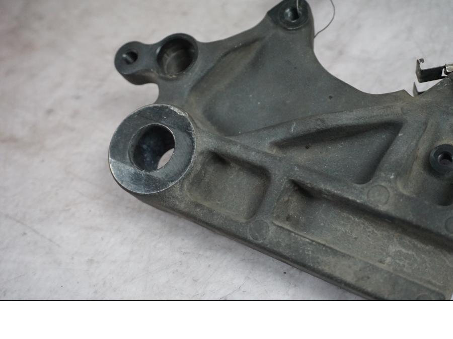 Baksidan på Bromsoksfäste från en Kawasaki Versys 1000 -2015 motorcykel.