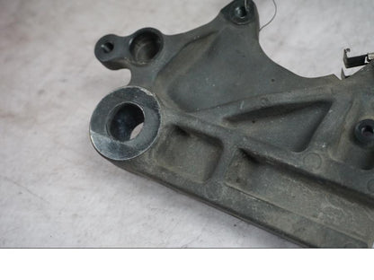 Baksidan på Bromsoksfäste från en Kawasaki Versys 1000 -2015 motorcykel.