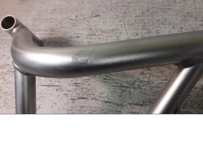 Baksidan på Motorskyddsbåge från en BMW R 1200 GS -2012 motorcykel.