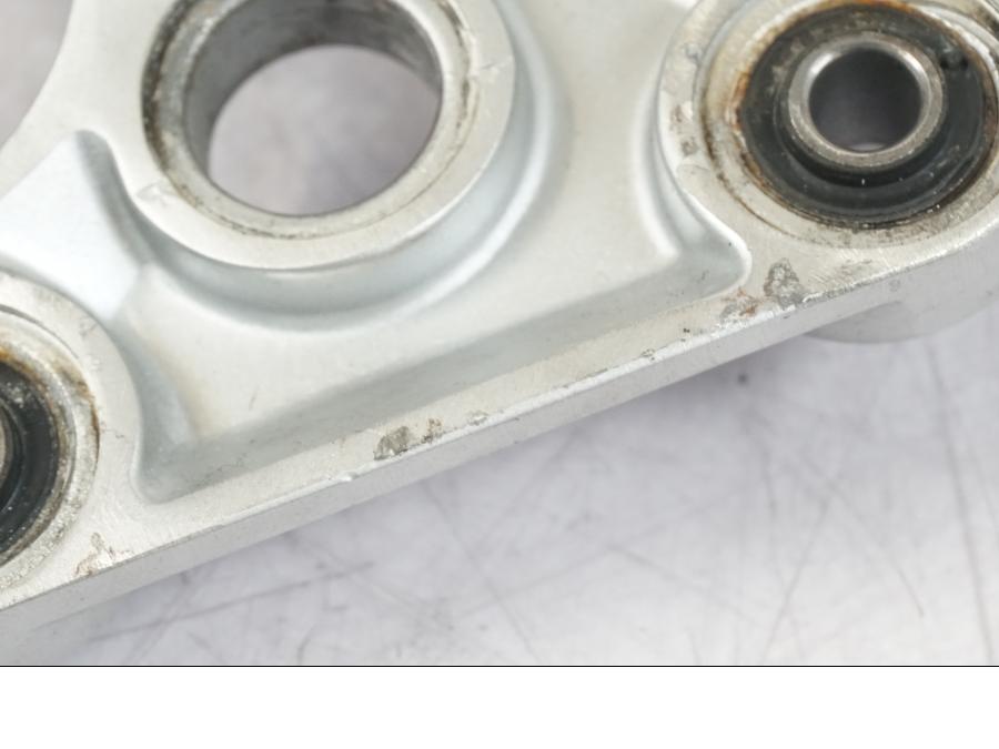 Snett uppifrån på Fotpinnefäste från en Suzuki GSX 1300 RX -1999 motorcykel.