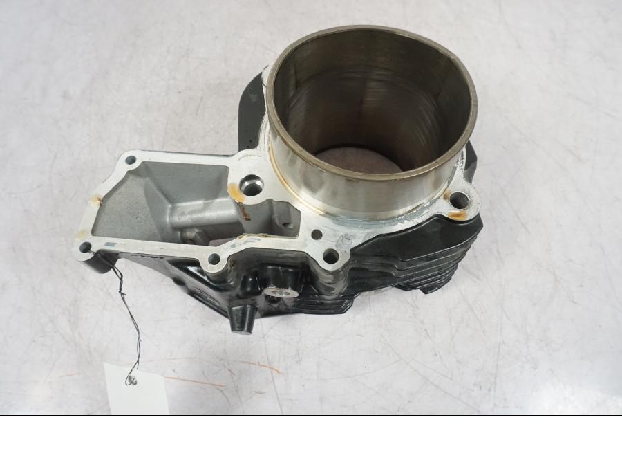 Snett nerifrån på Cylinder från en BMW R 1200 GS -2010 motorcykel.