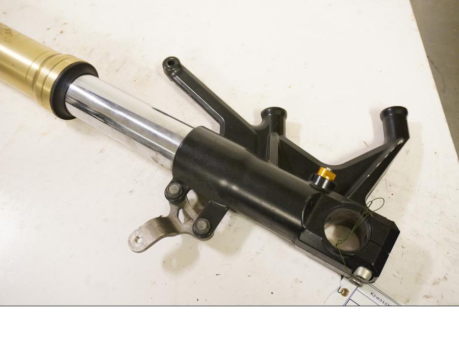 Baksidan på Gaffelben från en Kawasaki ZZ-R 1400 -2010 motorcykel.