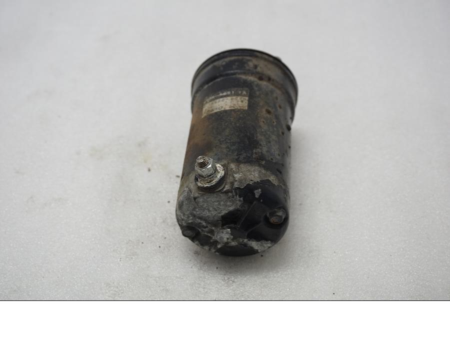 Vänster sida på Startmotor från en Ducati Monster 696 -2010 motorcykel.