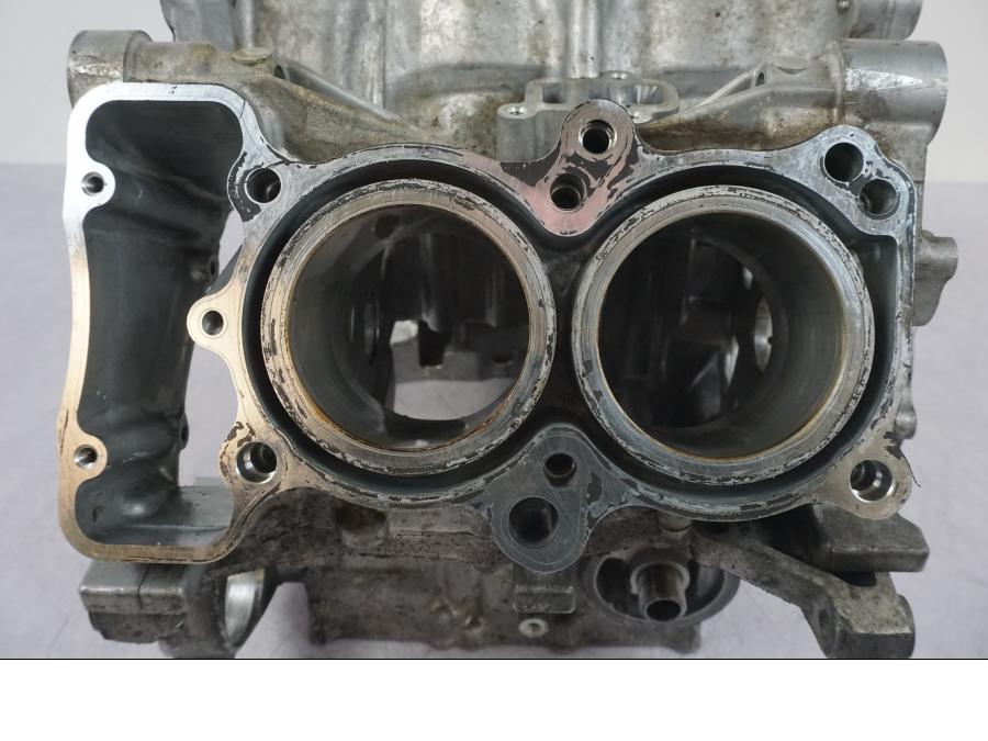 Snett uppifrån på Motorblock från en Honda VFR 800 -2005 motorcykel.