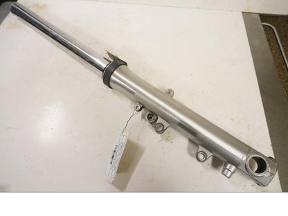 Framsidan på Gaffelben från en Yamaha BT 1100 -2003 motorcykel.