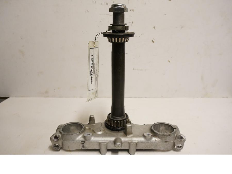 Framsidan på Gaffelkrona från en Suzuki DR 650 -1993 motorcykel.